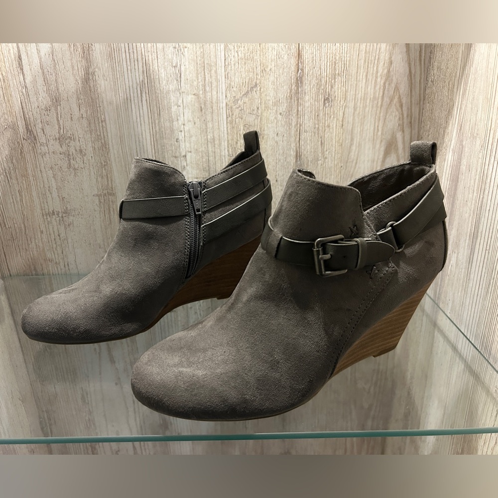 Report Women 8 Gray Faux Suede Wedge Bootie Buckle Strap Side Zip Ankle Boot